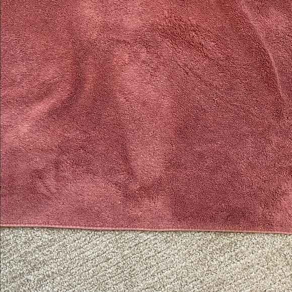 Luxurious Rose Bath Towel - Picture 5 of 10